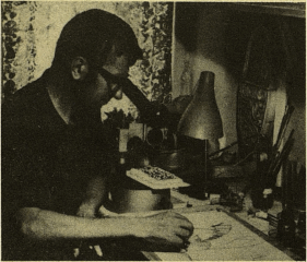 В.С. Гребенников рисует. Фото Е.П. Крутоголова (Воронеж), 1973 г.
